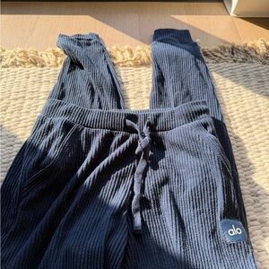 Alo Navy muse Ribbed Lounge Pants